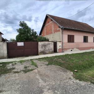Nijemci, kuća na prodaju sa poljoprivrednim zemljištem
