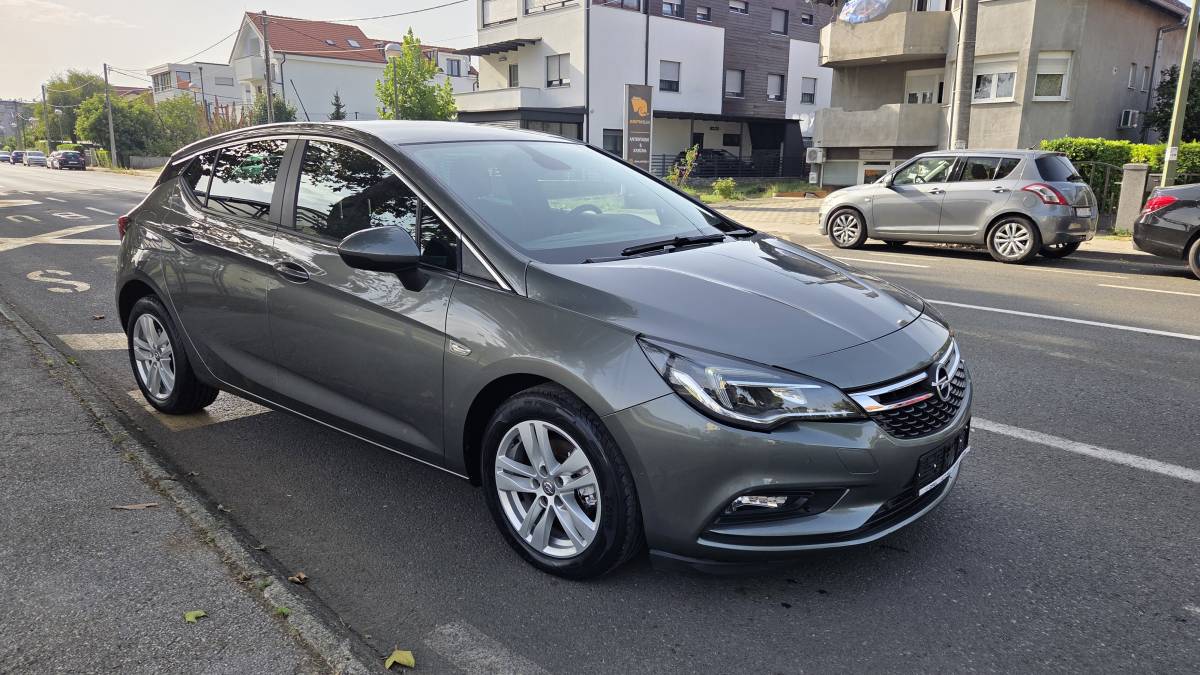 Opel Astra 1.6 cdti ecoD reg 1 godinu