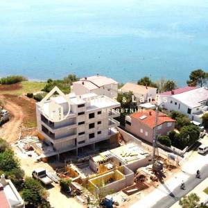 Pag,Povljana 3-soban stan 69,15m2 korisne površine 1red uz more+PM