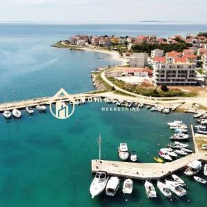 Pag,Povljana 3-soban stan 69,15m2 korisne površine 1red uz more+PM