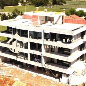 Pag,Povljana,penthouse(S7)128 m2  s krovnom terasom i bazenom na krovu