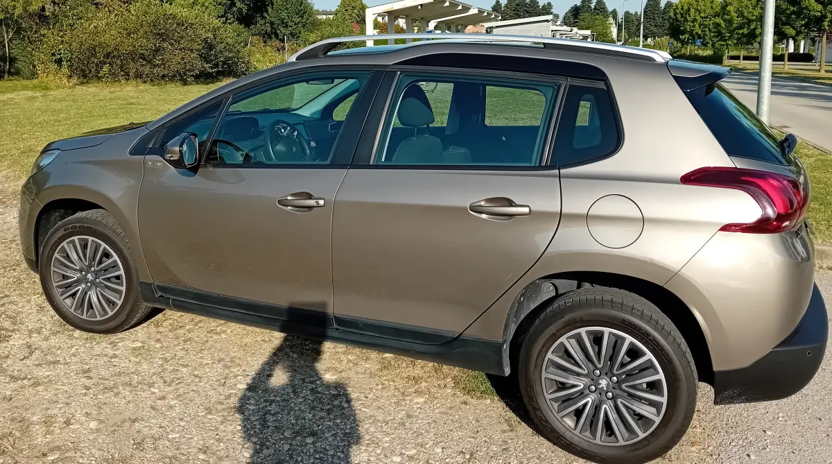 PEUGEOT 2008. 1,2 L ACTIVE 2016. godište, prijeđenih 39.935 km