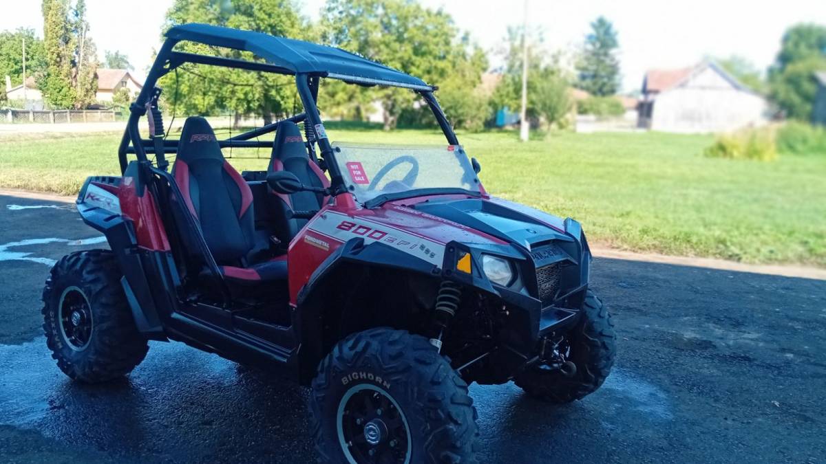 Pokaris rzr 800