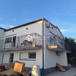 Posedarje,2-soban apartman na 1 katu(A4)43m2 s vrtom i parkingom 