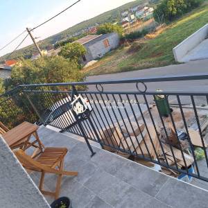 Posedarje,2-soban apartman(A2)43m2 s velikim vrtom i parkingom 