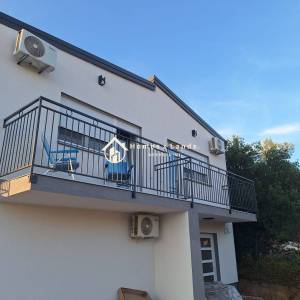 Posedarje,2-soban apartman(A2)43m2 s velikim vrtom i parkingom 