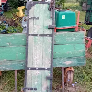 Prikolica tri tone