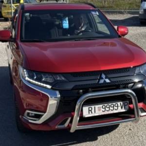 Prodajem Mitshibishi Outlander PHEV