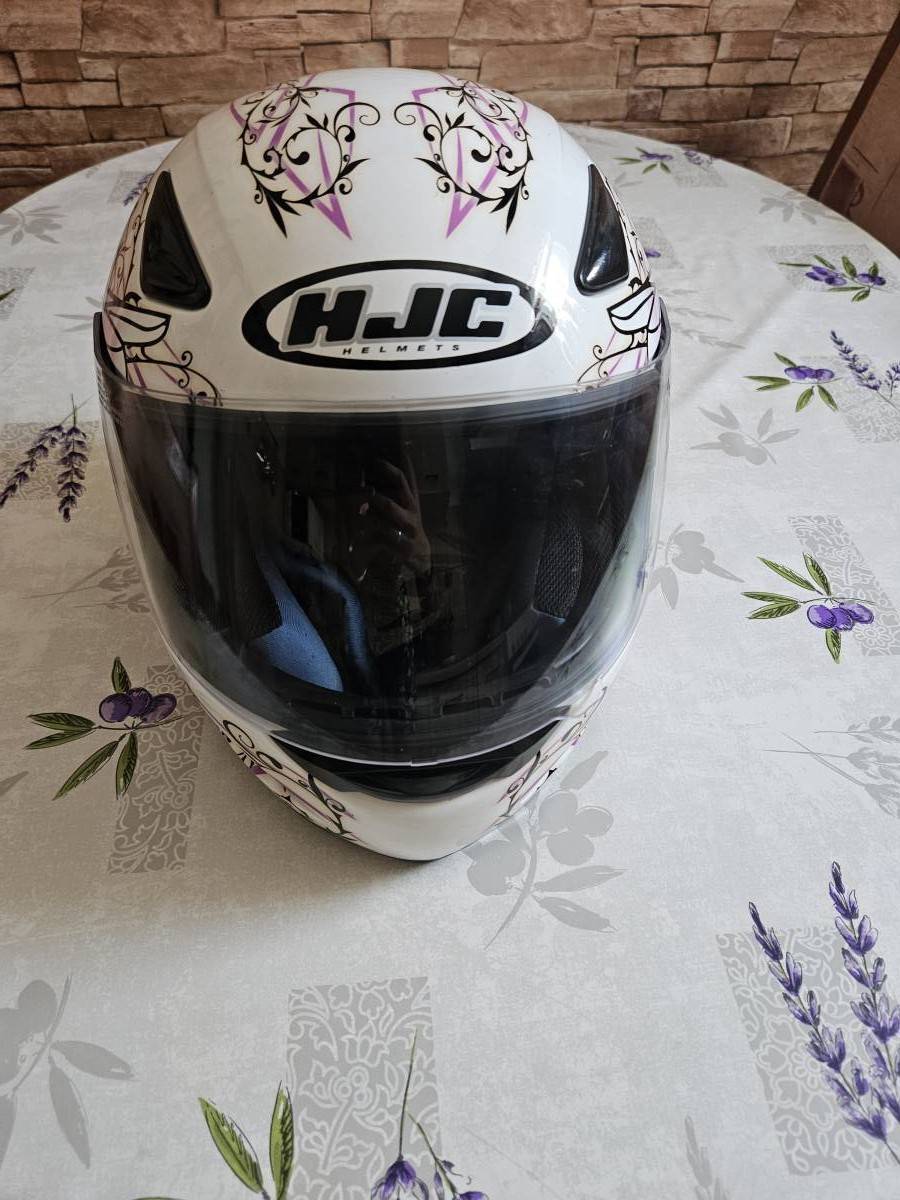 Prodajem žensku kacigu HJC