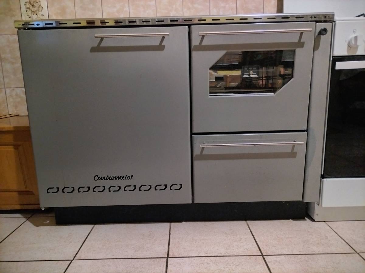 Prodajemo Centrometal šparet-kotao etažni bio-pek 29B, desni