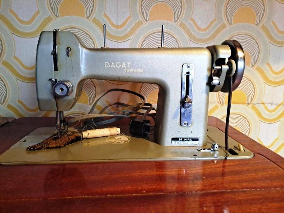 Šivaća mašina sa ormarom, BAGAT - JADRANKA, u dobrom stanju !