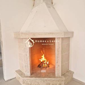 Tinjan,prekrasna obiteljska villa s bazenom 150m2 s okućnicom 621m2