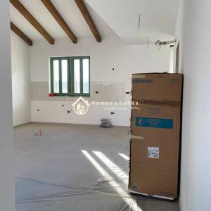 Tinjan,prekrasna obiteljska villa s bazenom 150m2 s okućnicom 621m2