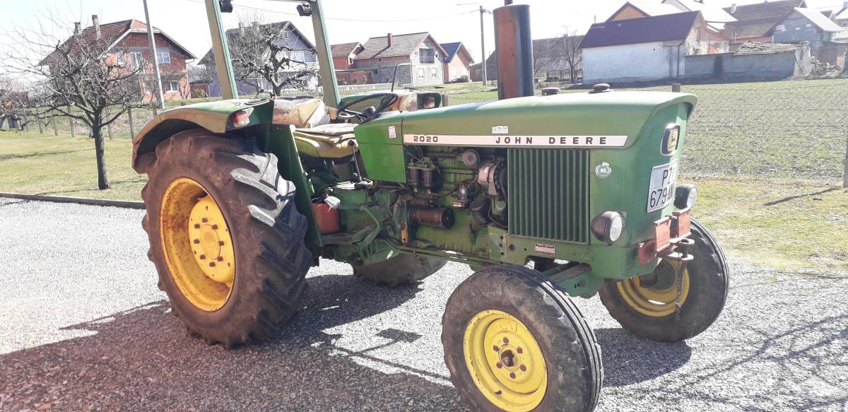 Traktor JOHN DEERE 2020