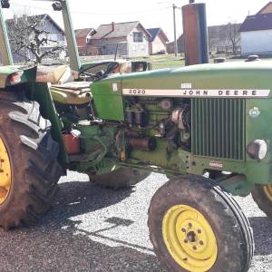 Traktor JOHN DEERE 2020