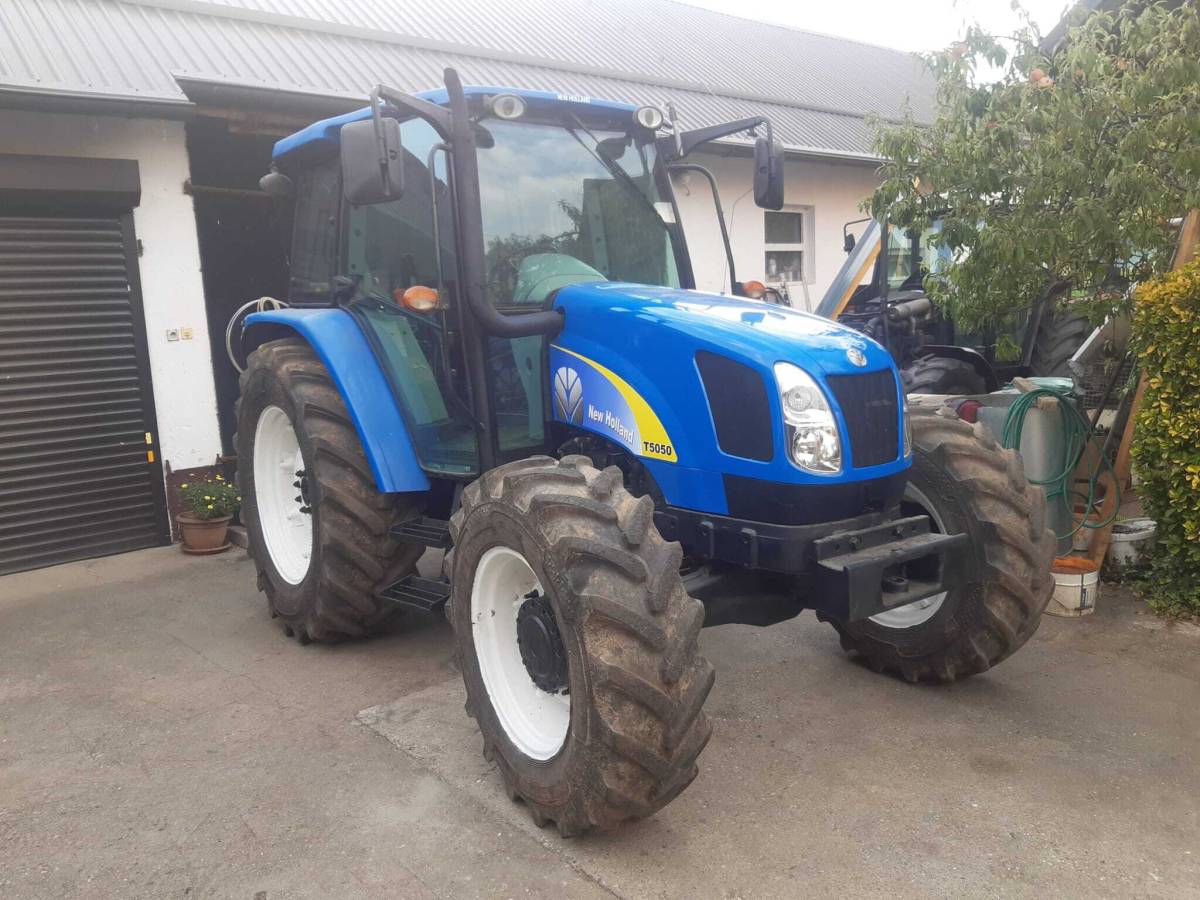 Traktor NEW HOLLAND T5050--100 ks