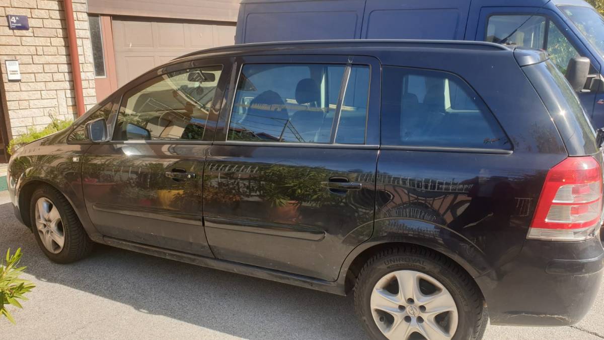 Opel Zafira automatik plin VRHUNSKI UDOBAN auto