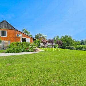 8.700 m2: kuća, klijet, livada, šuma, izvor vode! 