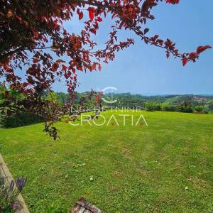 8.700 m2: kuća, klijet, livada, šuma, izvor vode! 