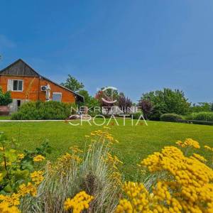 8.700 m2: kuća, klijet, livada, šuma, izvor vode! 