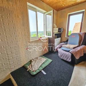8.700 m2: kuća, klijet, livada, šuma, izvor vode! 