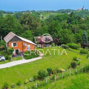 8.700 m2: kuća, klijet, livada, šuma, izvor vode! 