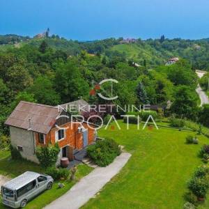 8.700 m2: kuća, klijet, livada, šuma, izvor vode! 