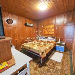 8.700 m2: kuća, klijet, livada, šuma, izvor vode! 