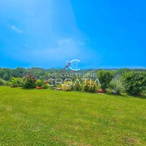 8.700 m2: kuća, klijet, livada, šuma, izvor vode! 