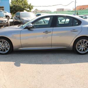 Alfa Romeo Giulia 2.2 Mjt AUTOMATIK 190ks *NAVIGACIJA, KAMERA*