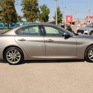 Alfa Romeo Giulia 2.2 Mjt AUTOMATIK 190ks *NAVIGACIJA, KAMERA*