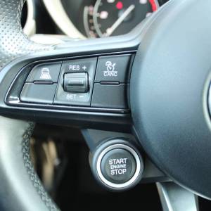 Alfa Romeo Giulia 2.2 Mjt AUTOMATIK 190ks *NAVIGACIJA, KAMERA*