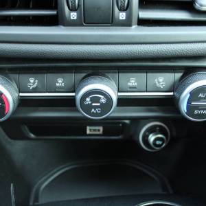 Alfa Romeo Giulia 2.2 Mjt AUTOMATIK 190ks *NAVIGACIJA, KAMERA*