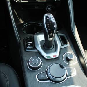 Alfa Romeo Giulia 2.2 Mjt AUTOMATIK 190ks *NAVIGACIJA, KAMERA*