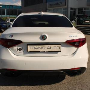 Alfa Romeo Giulia 2.2 MJT Veloce AUTOMATIK 210ks *NAVIGACIJA, LED, KAMERA*