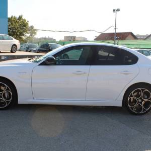 Alfa Romeo Giulia 2.2 MJT Veloce AUTOMATIK 210ks *NAVIGACIJA, LED, KAMERA*