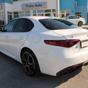 Alfa Romeo Giulia 2.2 MJT Veloce AUTOMATIK 210ks *NAVIGACIJA, LED, KAMERA*