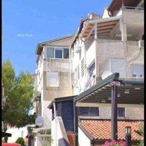 Apartman na prodaju u Barbarigi – prvi red do mora