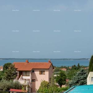 Apartmanska kuća s bazenom!Blizina mora i plaže!  Peroj.