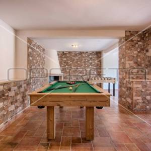 Apartmanska kuća s bazenom na top lokaciji u Puli