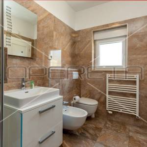 Apartmanska kuća s bazenom na top lokaciji u Puli