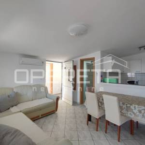 Apartmanska kuća s četiri stambene jedinice, 190 m², Vir