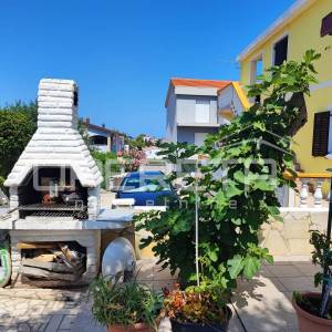 Apartmanska kuća s četiri stambene jedinice, 190 m², Vir