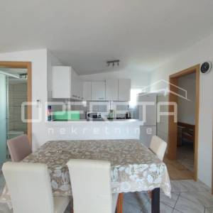 Apartmanska kuća s četiri stambene jedinice, 190 m², Vir