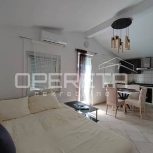 Apartmanska kuća s četiri stambene jedinice, 190 m², Vir