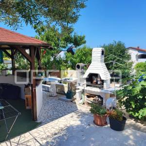 Apartmanska kuća s četiri stambene jedinice, 190 m², Vir