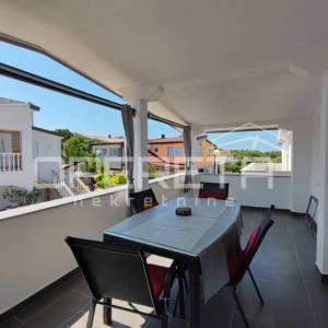 Apartmanska kuća s četiri stambene jedinice, 190 m², Vir