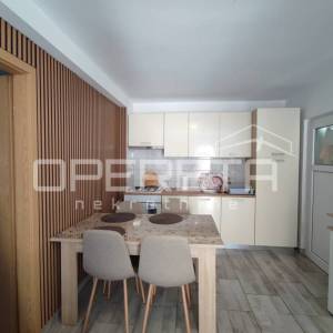 Apartmanska kuća s četiri stambene jedinice, 190 m², Vir