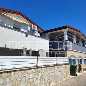 Apartmanska kuća s četiri stambene jedinice, 190 m², Vir