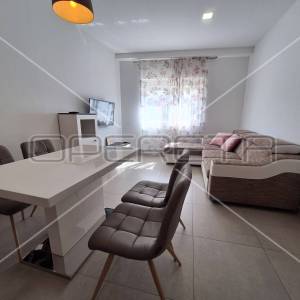 Apartmanska kuća u centru Jezera, investicija